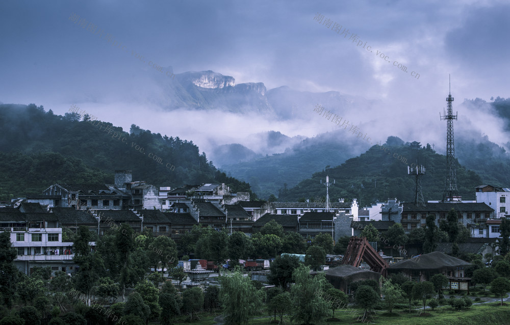 山峰*古镇