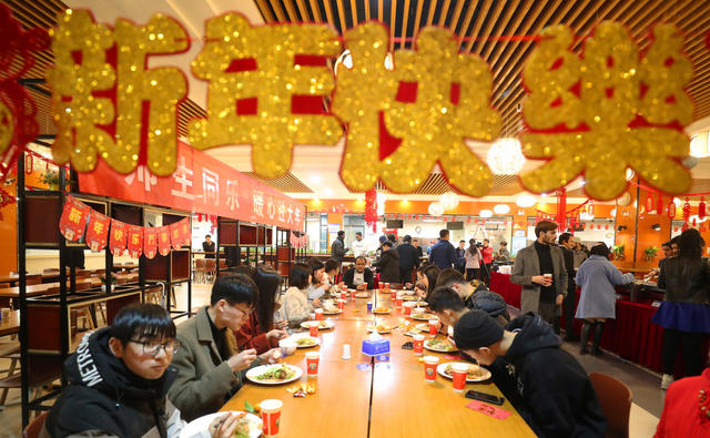 大学生 就地 过年 年夜饭