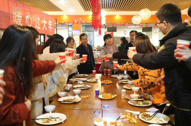大学生 就地 过年 年夜饭