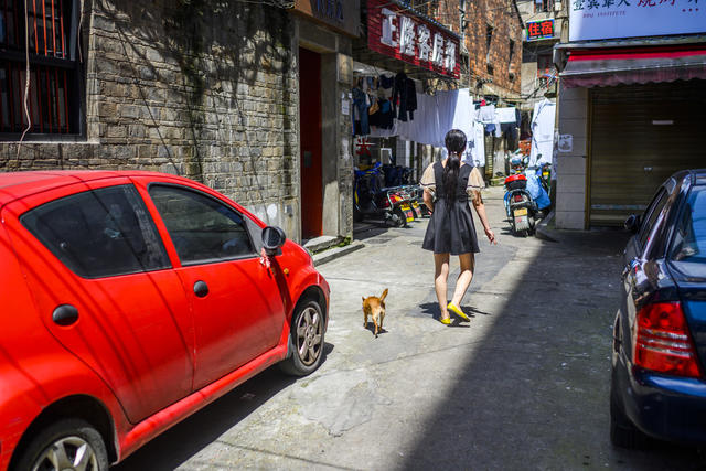 街道  箱包 街景 电动车 理发店 大厦 美女 衣物 其他