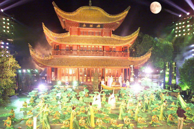  Yueyang Tower on the night of the Mid Autumn Festival