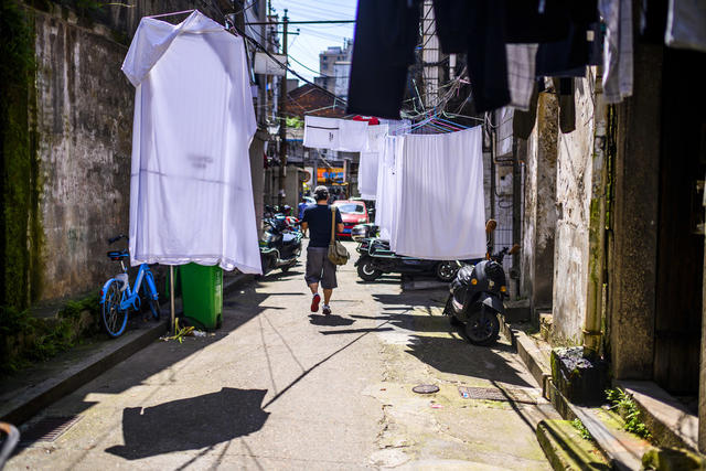 街道  箱包 街景 电动车 理发店 大厦 美女 衣物 其他
