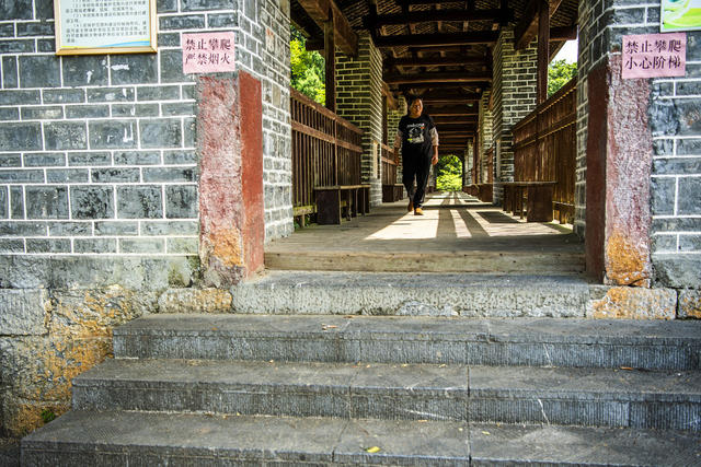 建筑 室外 楼梯 老人 拱顶 吊桥