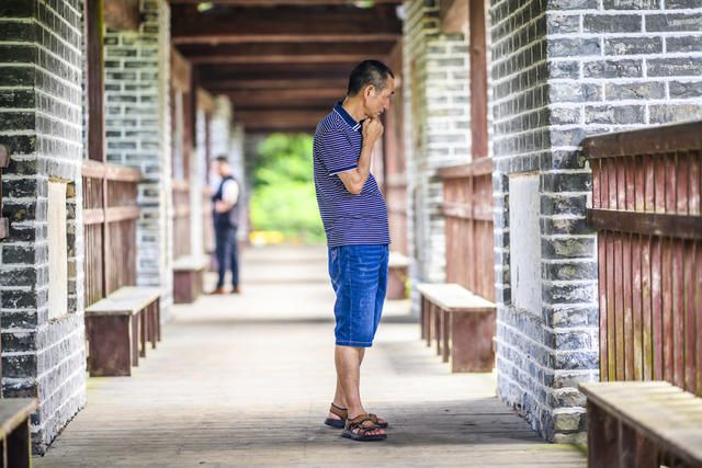 建筑 室外 楼梯 老人 拱顶 吊桥