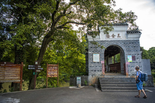 建筑 室外 楼梯 老人 拱顶 吊桥