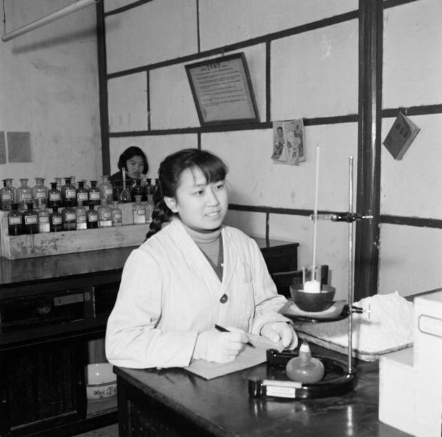 科研工作者 实验室 实验室外套 化学 农药研究