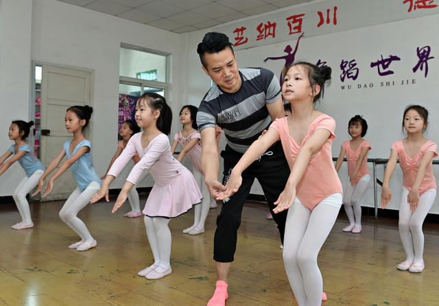 免费培训  文化  艺术  舞蹈  学生 儿童  公共文化 暑假  假期生活