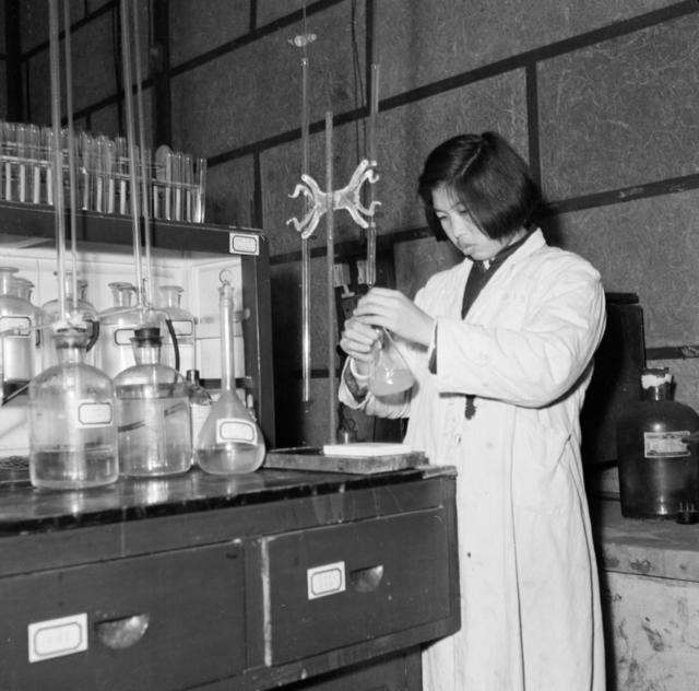 科研工作者 实验室 实验室外套 化学 农药研究