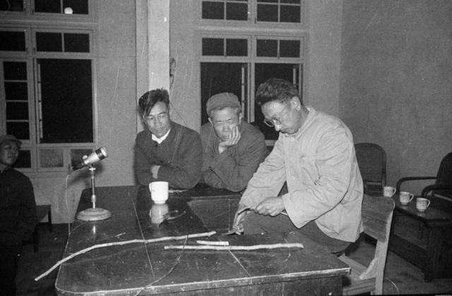 合影 户外 干草 水泵 农田