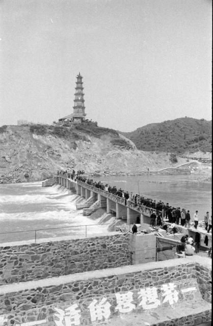 合影 户外 干草 水泵 农田