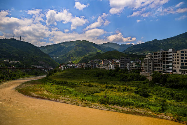 杂货店 街景 公路 天空 郊外高架桥 山谷 户外 悬崖