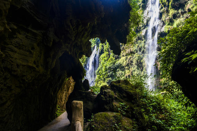 山谷 瀑布 树林 悬崖 植物 山峰 户外 小河 洞穴