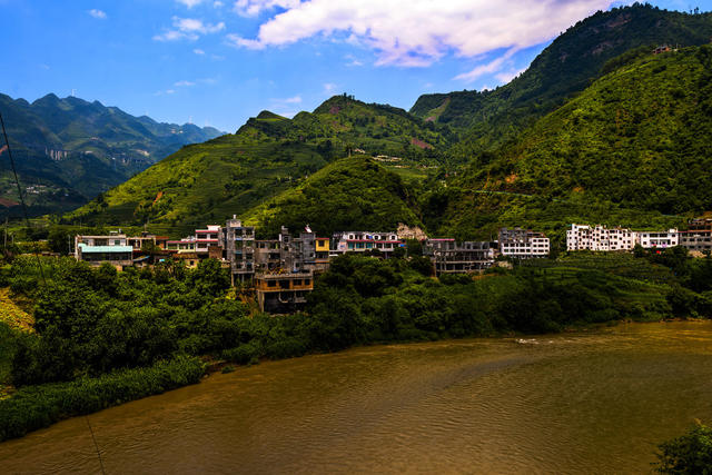 杂货店 街景 公路 天空 郊外高架桥 山谷 户外 悬崖