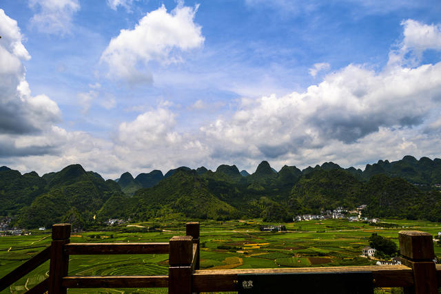 天空 户外 田地 山峰 山谷 小河 草地 日出 日落 石头墙 栅栏
