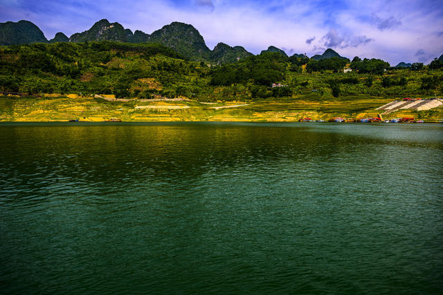 船 天空 山峰 湖 小河 船屋 山谷 城堡 悬崖 岩石 独木舟
