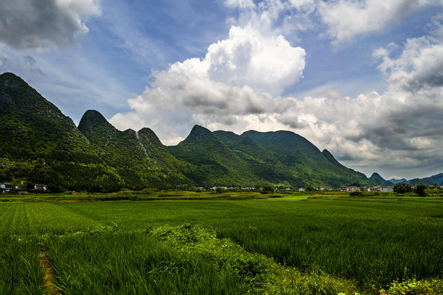天空 户外 田地 山峰 山谷 小河 草地 日出 日落 石头墙 栅栏