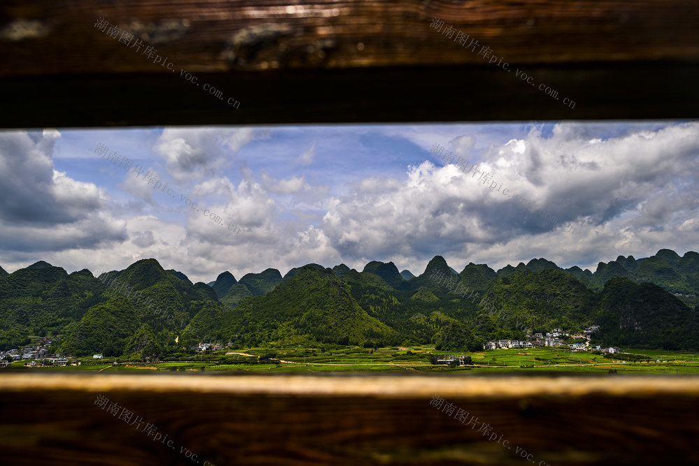 天空 户外 田地 山峰 山谷 小河 草地 日出 日落 石头墙 栅栏