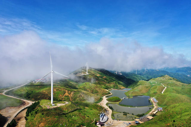 航拍 旅游 山峰 天空 草地 户外