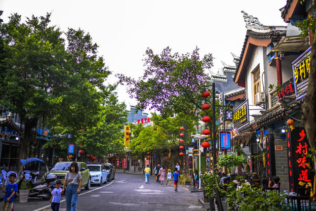 街景 建筑 广场 街道 杂货店 餐厅 商场 美女 饰品 室外 汽车