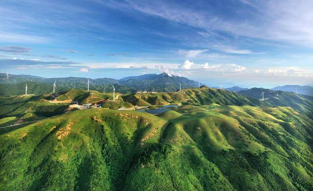 航拍 旅游 山峰 天空 草地 户外