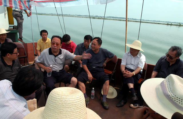 合影 杨正午 抗洪 岳阳 老人