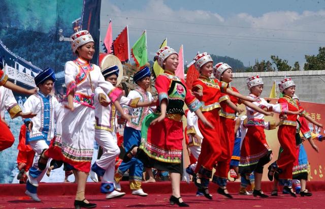 演出 美女 祭坛 永顺 土家族  社巴节