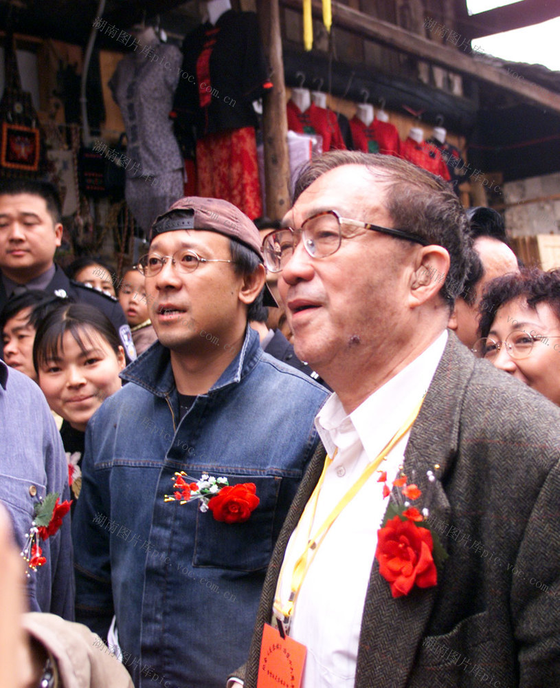 聚餐 永顺县 芙蓉镇 谢晋