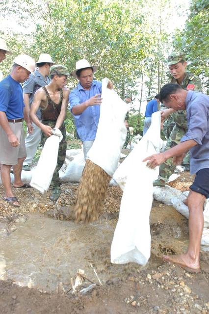 工地 军装 湖 岳阳 抗洪 军队