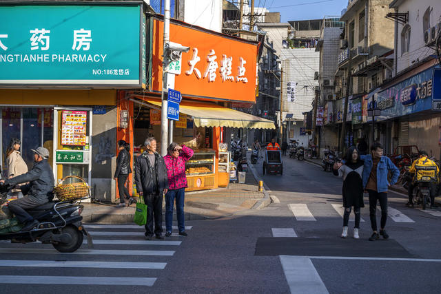 街景 美女 其他 箱包 衣物 杂货店 拐杖 花盆 餐厅 商场 烟草店 汽车 宿舍 电动车 合影 人力车 冰箱 雨伞 工地