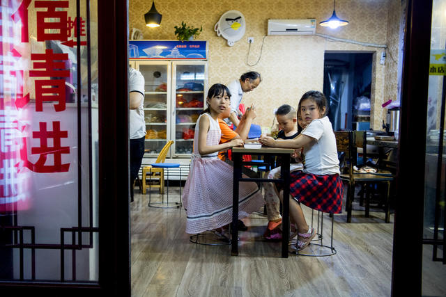 街道 街景 箱包 餐厅 杂货店 玩具店 商场 美女 理发店 鞋店 汽车 室内
