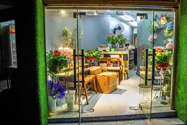 街景 美女 其他 箱包 衣物 杂货店 拐杖 花盆 餐厅 商场 烟草店 汽车 宿舍 电动车 合影 人力车 冰箱 雨伞 工地
