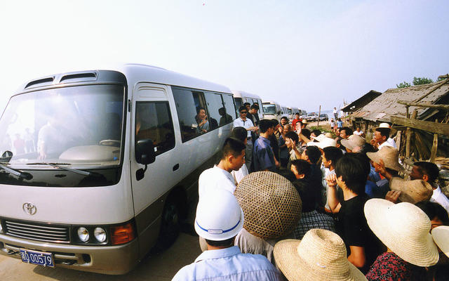 合影 户外 码头 朱镕基 常德 岳阳 防汛 