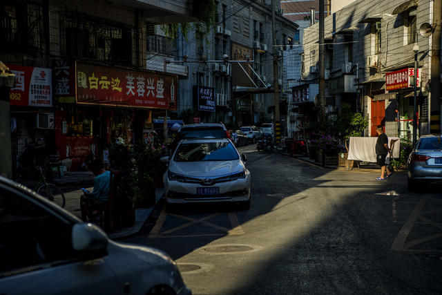 街道 街景 烟草店 雨伞 汽车 电动车 人力车 理发店 美女 箱包 滑雪 衣物 儿童 工地