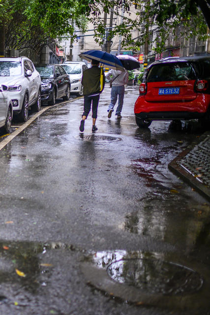 街道 街景 烟草店 雨伞 汽车 电动车 人力车 理发店 美女 箱包 滑雪 衣物 儿童 工地