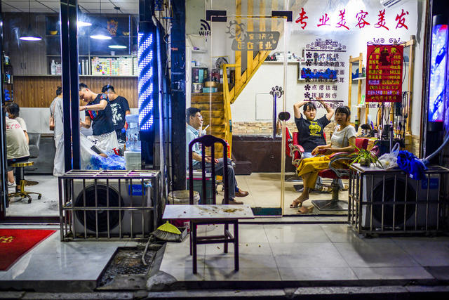 衣物  街景 自行车 箱包 理发店 鞋店 杂货店 餐厅 人力车 美女 电动车 理发椅 布裙