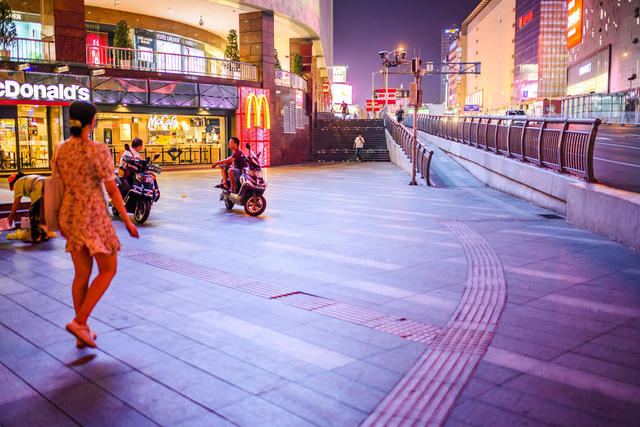 街景  夜景 楼梯扶手 箱包 商场 车站 杂货店 烟草店 广场 建筑 美女 餐厅 甜食