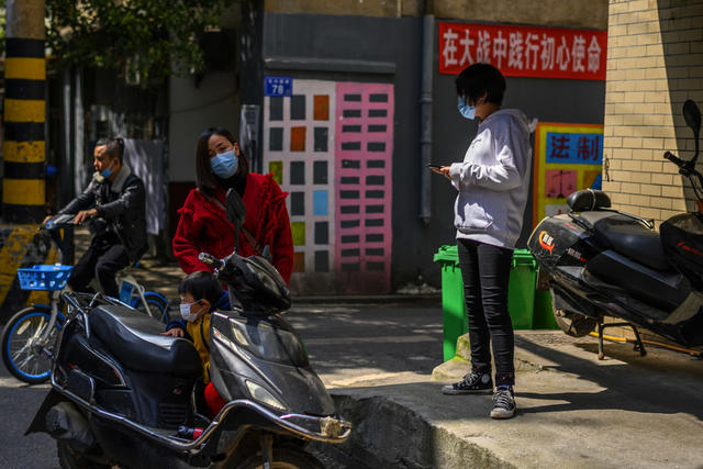 街道 街景 烟草店 雨伞 汽车 电动车 人力车 理发店 美女 箱包 滑雪 衣物 儿童 工地