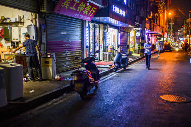 衣物  街景 自行车 箱包 理发店 鞋店 杂货店 餐厅 人力车 美女 电动车 理发椅 布裙