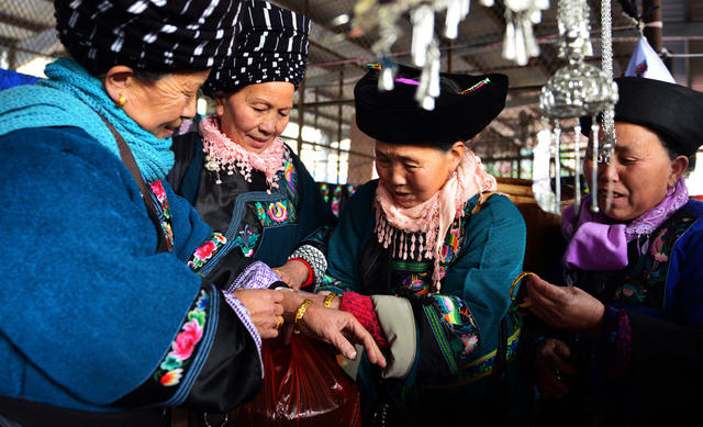  Miao women buy bracelets to welcome the New Year