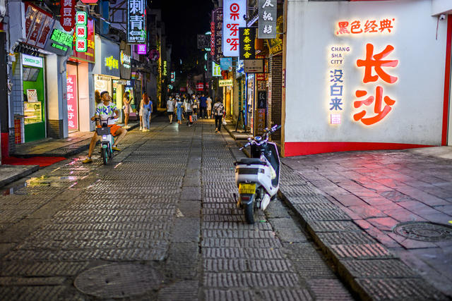 街景  夜景 楼梯扶手 箱包 商场 车站 杂货店 烟草店 广场 建筑 美女 餐厅 甜食