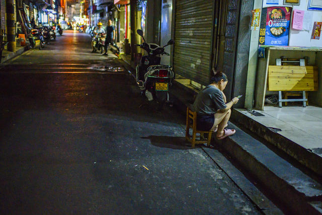 衣物  街景 自行车 箱包 理发店 鞋店 杂货店 餐厅 人力车 美女 电动车 理发椅 布裙