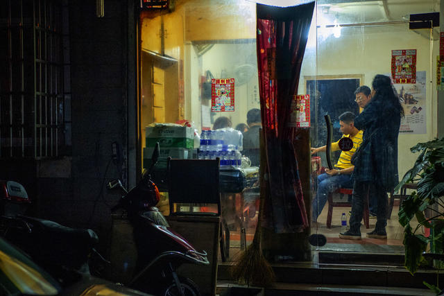 衣物  街景 自行车 箱包 理发店 鞋店 杂货店 餐厅 人力车 美女 电动车 理发椅 布裙
