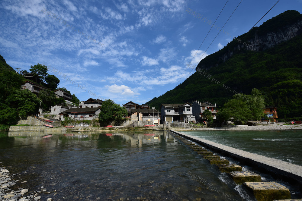 传 统 村 落 坪 朗 苗 寨  湖