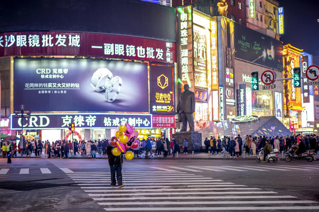 街景   演出 衣物 儿童 街道 杂货店 美女 书店 箱包 楼梯扶手 理发店 商场 机器 滑动门 餐厅 运动 夜景 游乐场 饰品 建筑 合影 滑雪板 电影院 广场 火炬 玩具店 熊皮高帽 学生