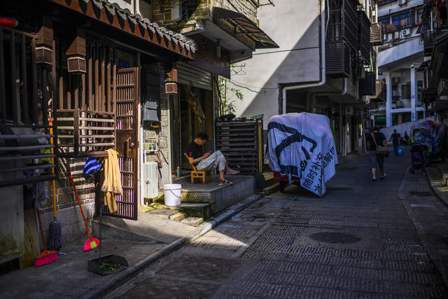 理发店 杂货店 街景 箱包 衣柜 饰品 衣物 街道 雨伞 布裙 相框 画 汽车 自行车 人力车 桶 挂锁 冰箱 室内 宿舍 餐厅 鞋店