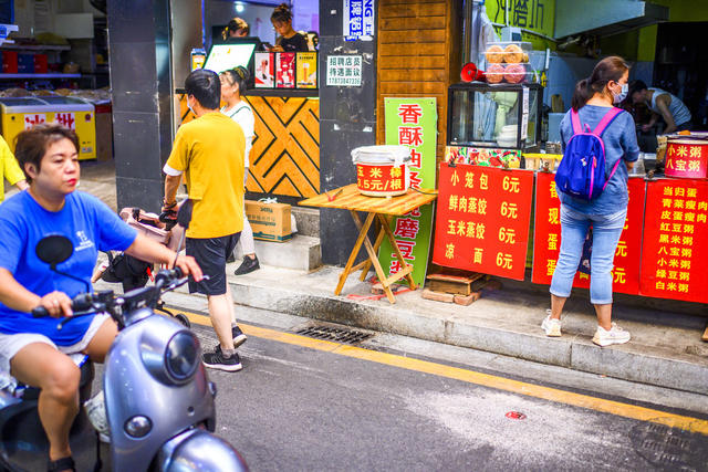 街道 工地 杂货店 面包 美女 街景 车站 三轮车 电动车 箱包 其他 餐厅 肉店 汽车 烟草店 汽水瓶 机器