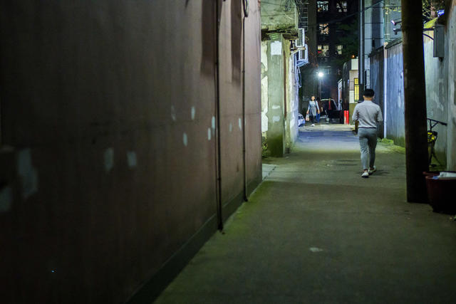 街道 街景 汽车 其他 指示牌 箱包 儿童 美女 理发店 垃圾箱