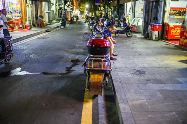 建筑 大厦 街景 电动车 美女 理发店 餐厅 箱包 衣物 杂货店 商场 自行车 饰品