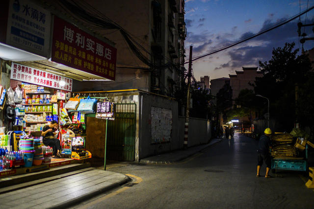 街道 汽车 街景 箱包 餐厅 美女 垃圾箱 衣物 人力车 室内 家居物品 建筑 室外