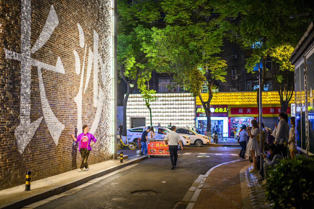  Street view Night view Street restaurant Bicycle other beauty barber shop Shoe shop grocery store Luggage shop Helmet building square